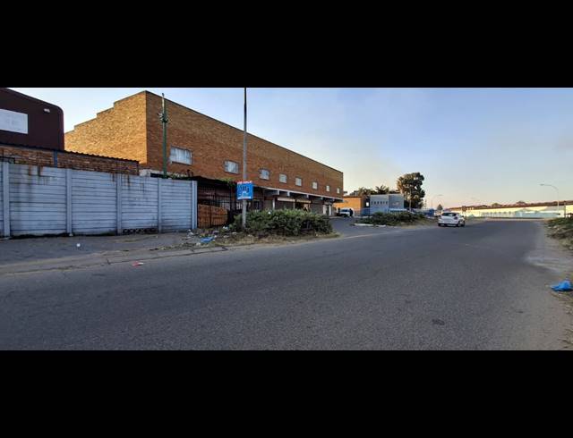 1,265M² BUILDING FOR SALE IN APEX
